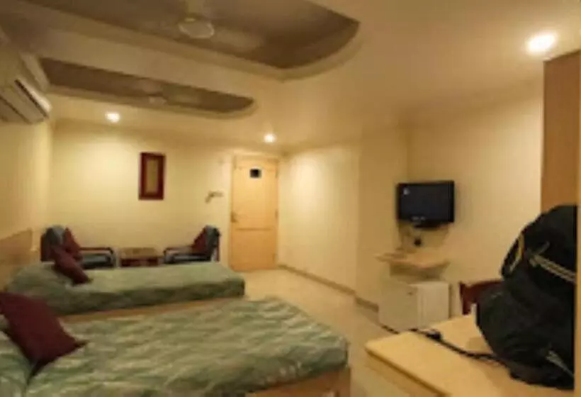 ホテル Sarthak Bhopal