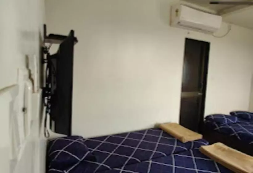 ホテル Shakti Delux Rooms Vadodara