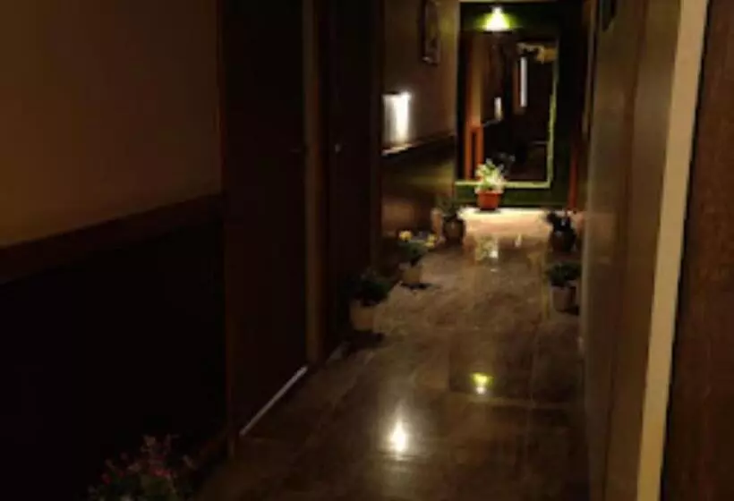 ホテル Shakti Delux Rooms Vadodara