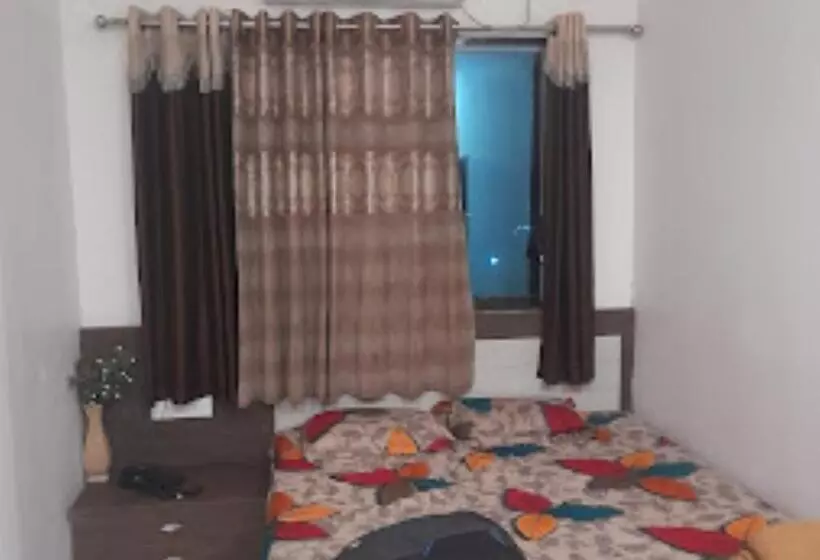 ホテル Shakti Delux Rooms Vadodara