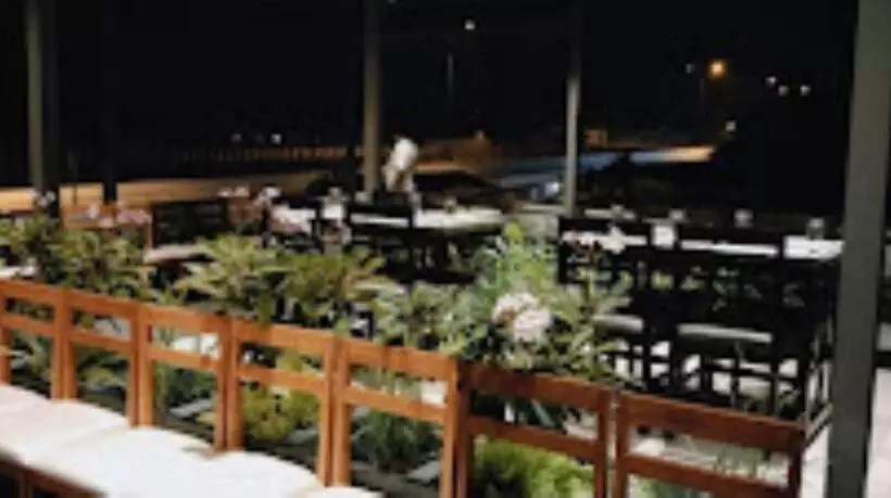 ホテル Upper Deck Restaurant, Bar & Permit Room, Kankavli