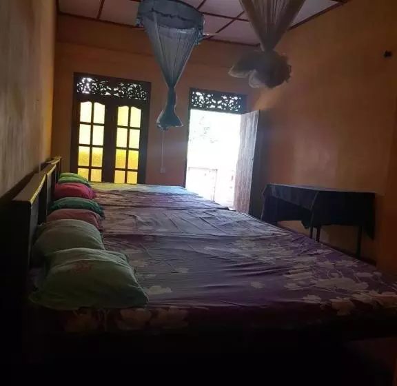 ペンション Hiru Kataragama Resort