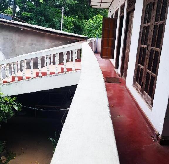 פנסיון Hiru Kataragama Resort