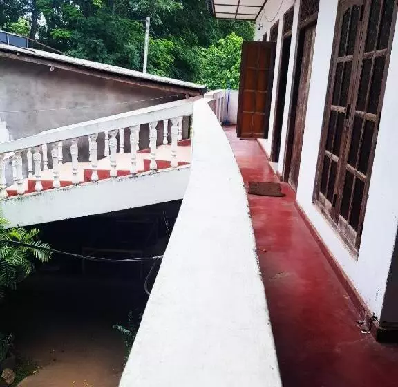 ペンション Hiru Kataragama Resort