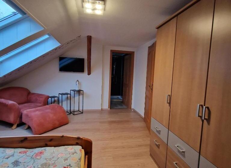 膳宿费 Bei Conny Und Bernd