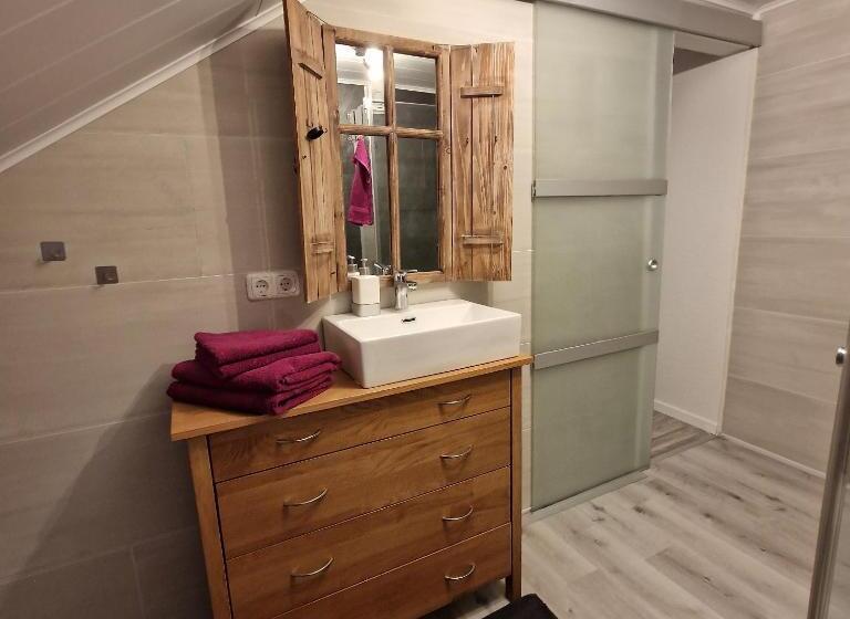 膳宿费 Bei Conny Und Bernd