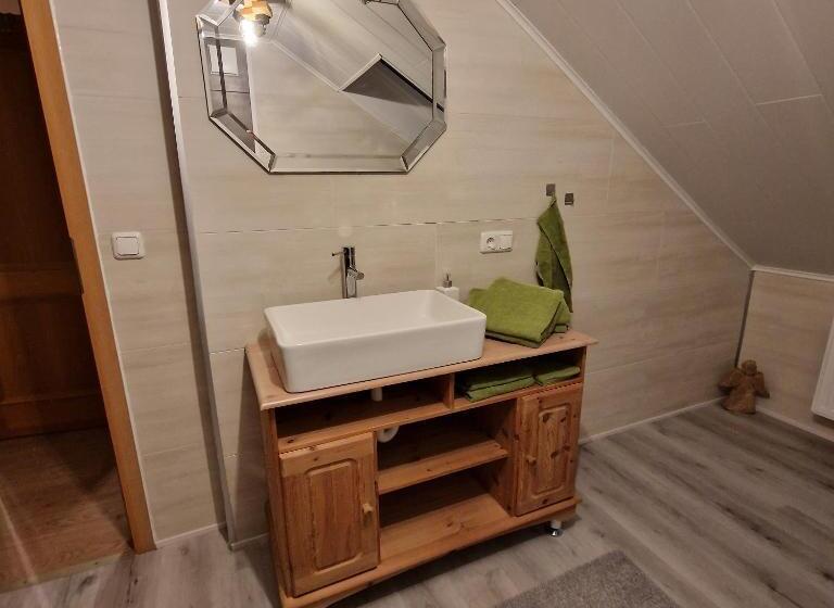 膳宿费 Bei Conny Und Bernd