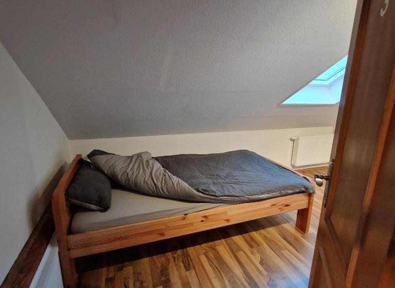 膳宿费 Bei Conny Und Bernd