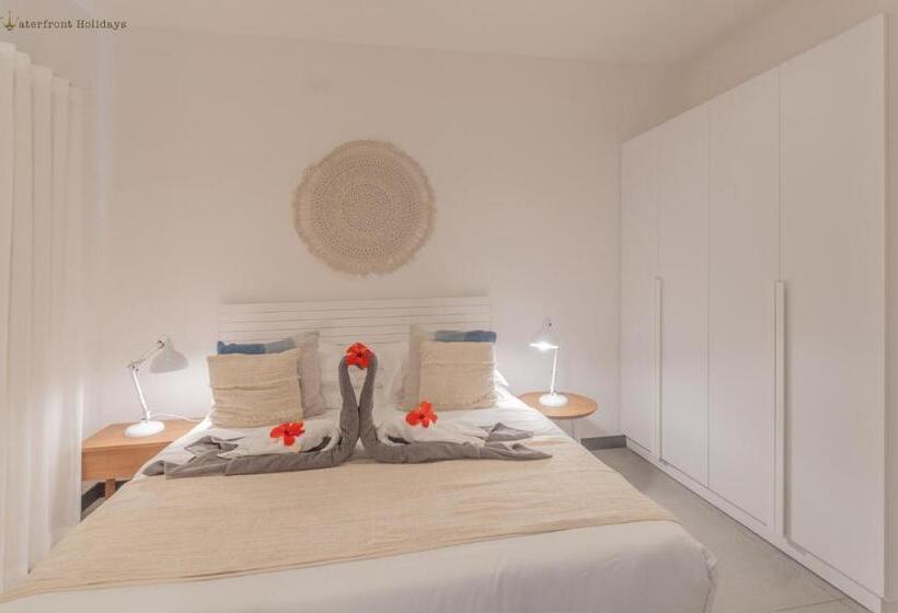 پانسیون Derek