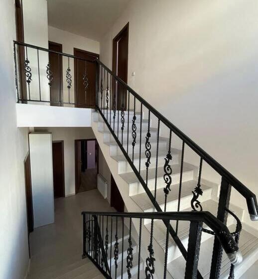 پانسیون Khando2023