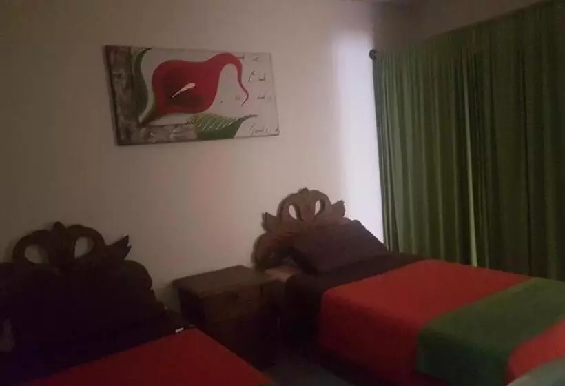 ペンション Posada De León