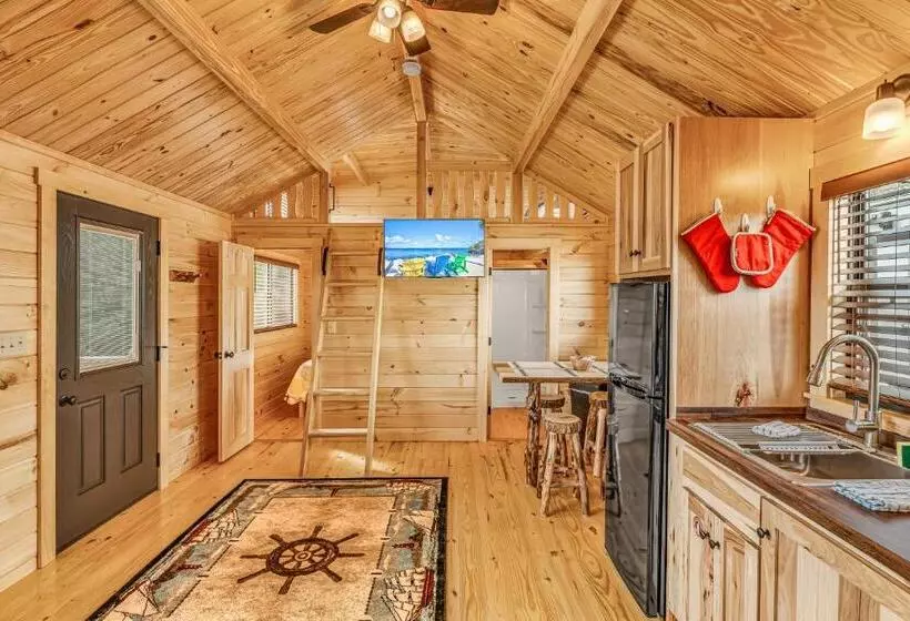 Lomakeskus Cabins At Bonefish Bay