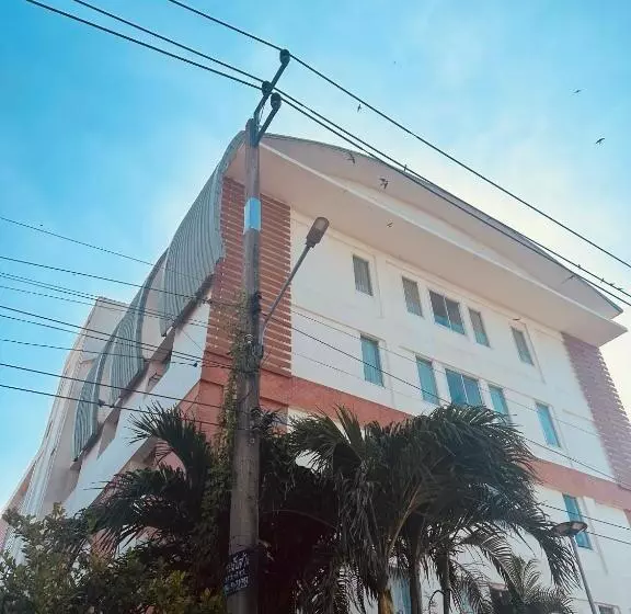 นวนคร ออมสินอพาร์ตเมนต์ ติดห้างบิกซี Navanakorn Aomsin Hotel Near Shopping Mall,snooker And Club