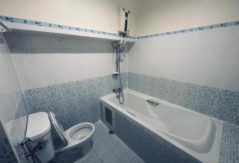 นวนคร ออมสินอพาร์ตเมนต์ ติดห้างบิกซี Navanakorn Aomsin Hotel Near Shopping Mall,snooker And Club