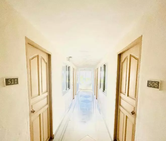 นวนคร ออมสินอพาร์ตเมนต์ ติดห้างบิกซี Navanakorn Aomsin Hotel Near Shopping Mall,snooker And Club