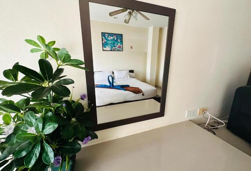 นวนคร ออมสินอพาร์ตเมนต์ ติดห้างบิกซี Navanakorn Aomsin Hotel Near Shopping Mall,snooker And Club