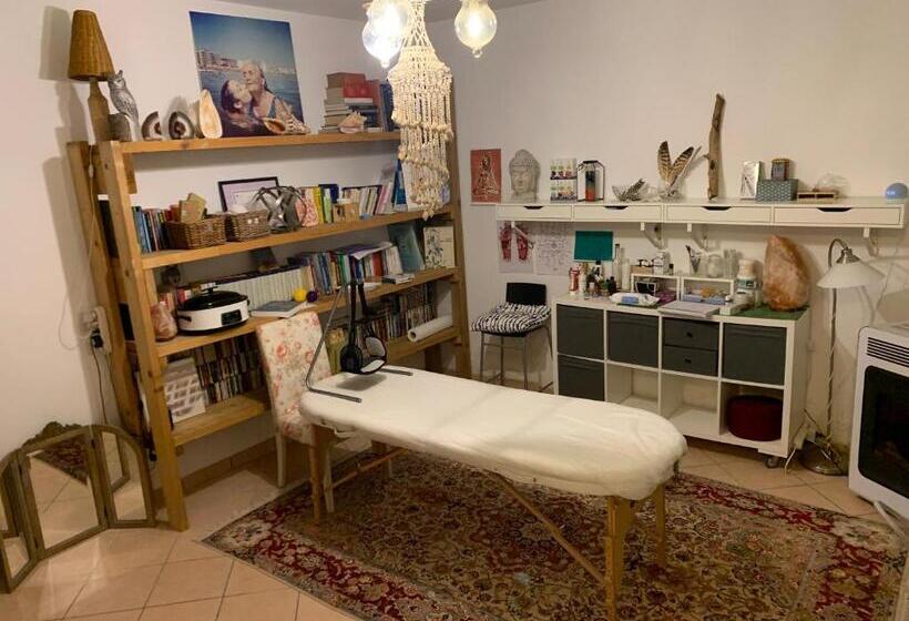 تختخواب و صبحانه Ginko