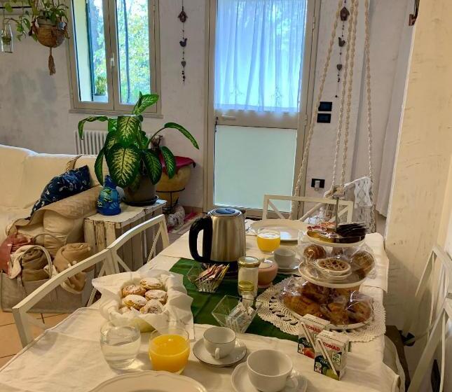 تختخواب و صبحانه Ginko