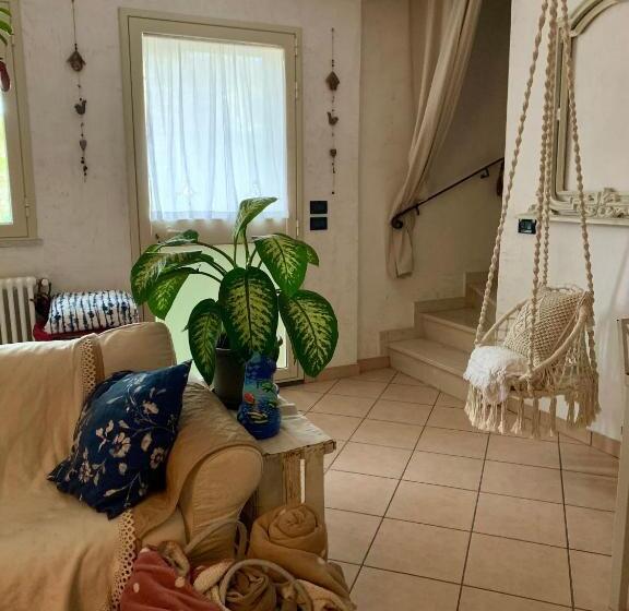 تختخواب و صبحانه Ginko