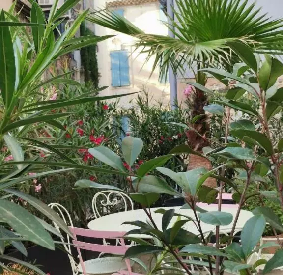 ベッドアンドブレックファースト Maison Consulaire Chambre D Hote De Charme