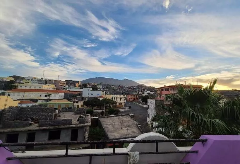 تختخواب و صبحانه Opensky