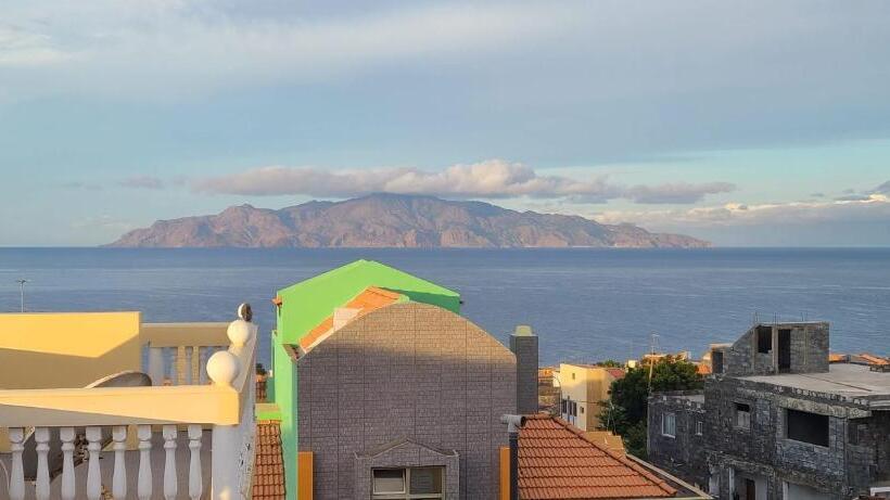 تختخواب و صبحانه Opensky