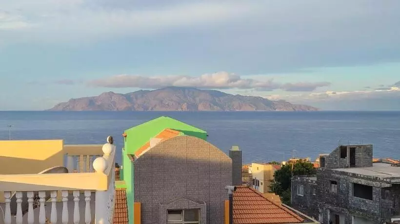 تختخواب و صبحانه Opensky