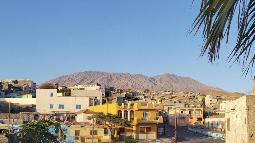 تختخواب و صبحانه Opensky