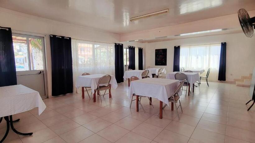 تختخواب و صبحانه Opensky