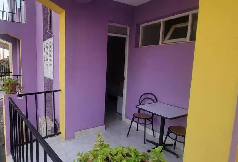 تختخواب و صبحانه Opensky