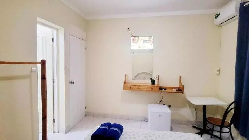 تختخواب و صبحانه Opensky