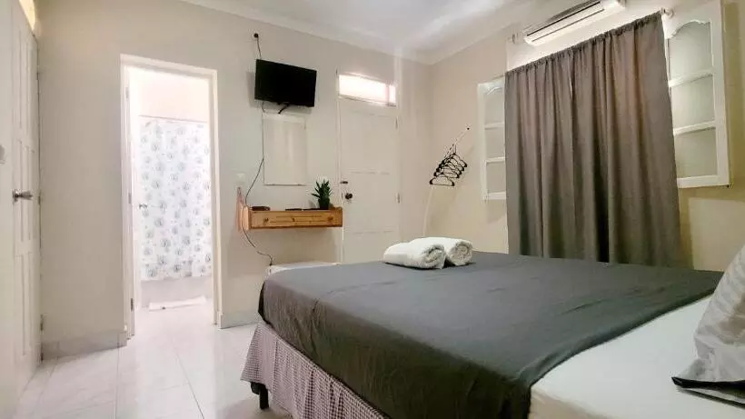 تختخواب و صبحانه Opensky