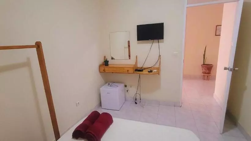 تختخواب و صبحانه Opensky