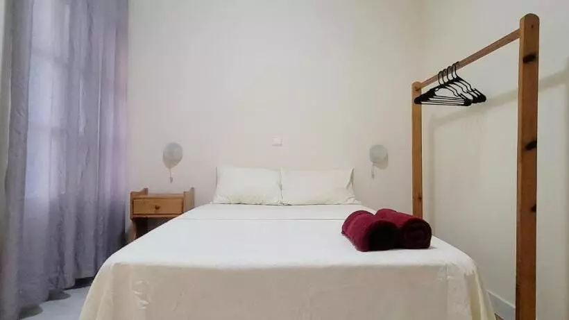 تختخواب و صبحانه Opensky