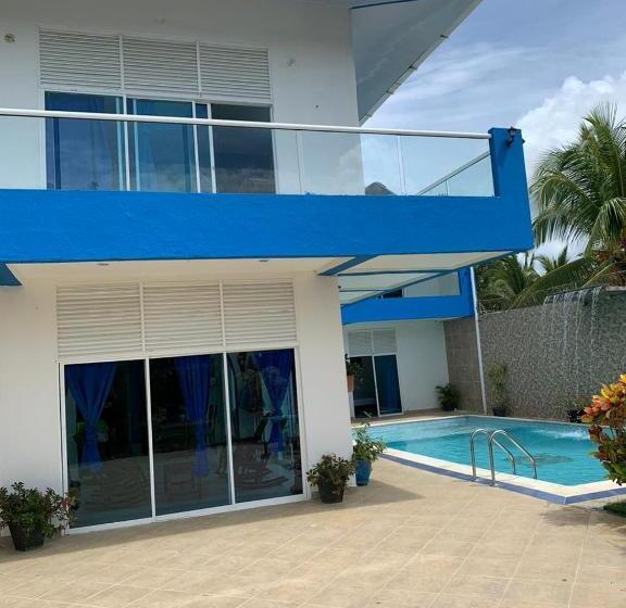 בית מלון כפרי Cabaña Manzuren