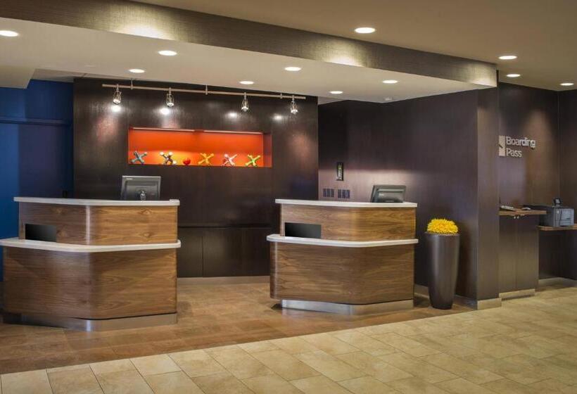 فندق Courtyard Airport By Marriott