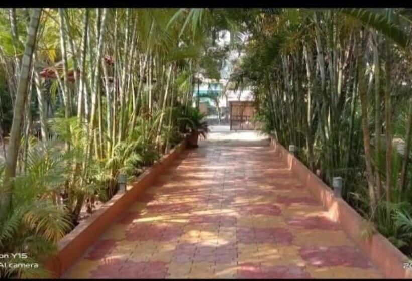 ホテル Gayatri Farm Resort Kolan