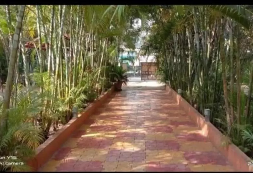 ホテル Gayatri Farm Resort Kolan
