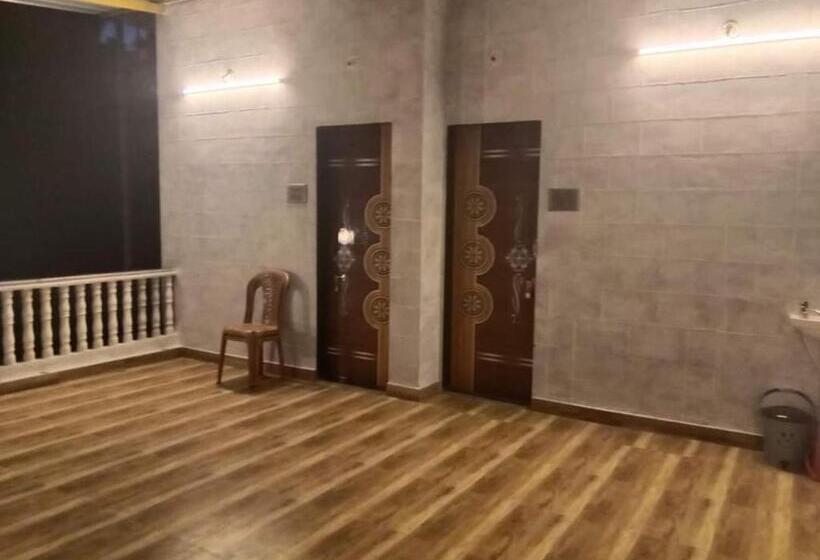 Hotelli Krishna Kunj