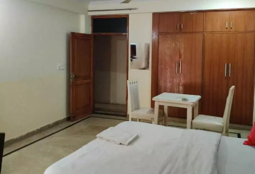 Hotelli Oyo Raksha Homes