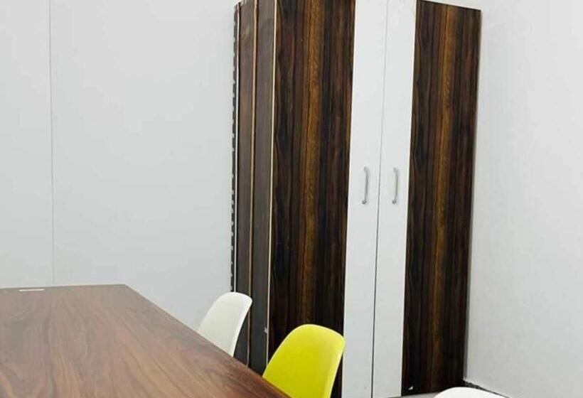 בית מלון כפרי Oyo Raksha Homes