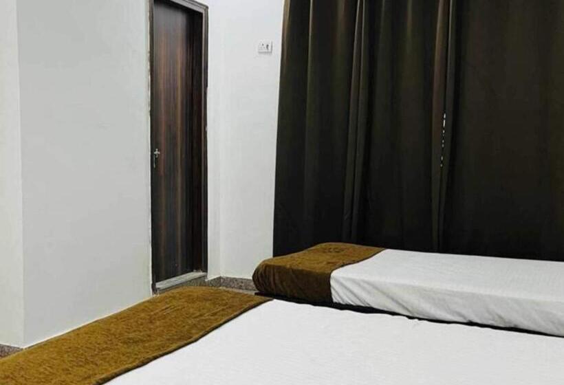 בית מלון כפרי Oyo Raksha Homes