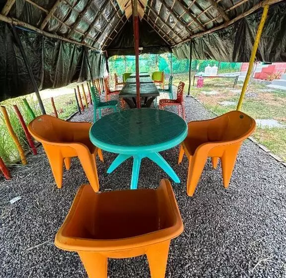 ホテル Santhrupthifarmstay