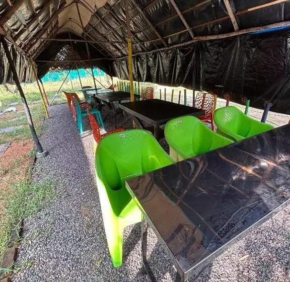 ホテル Santhrupthifarmstay