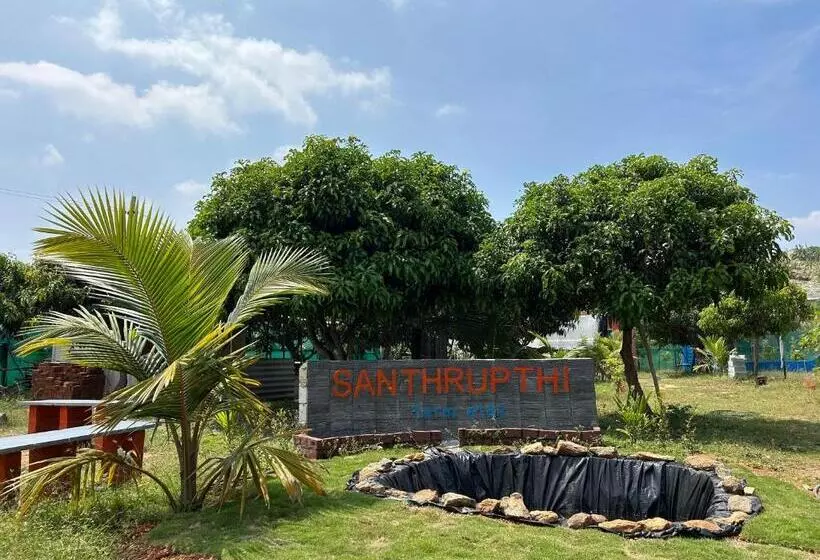 ホテル Santhrupthifarmstay