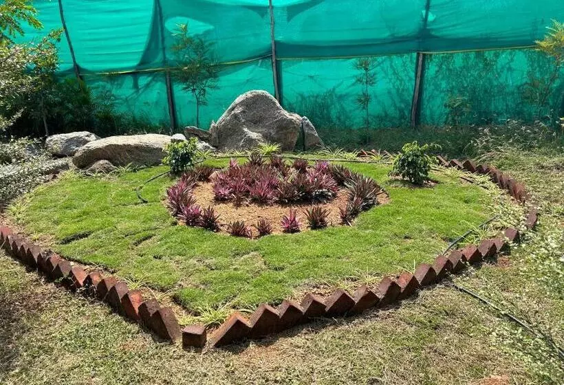 ホテル Santhrupthifarmstay