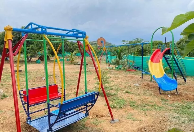 ホテル Santhrupthifarmstay