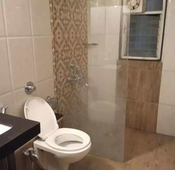 Hotelli Sharveen Classic Inn