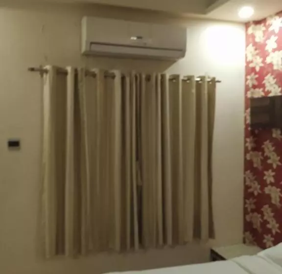 Hotelli Sharveen Classic Inn