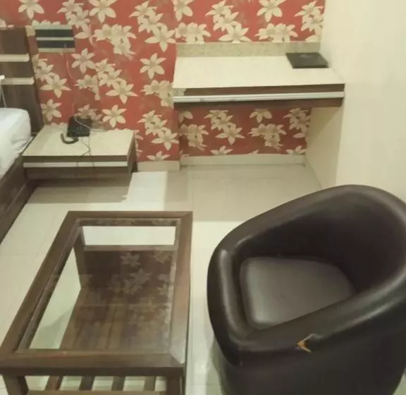 Hotelli Sharveen Classic Inn